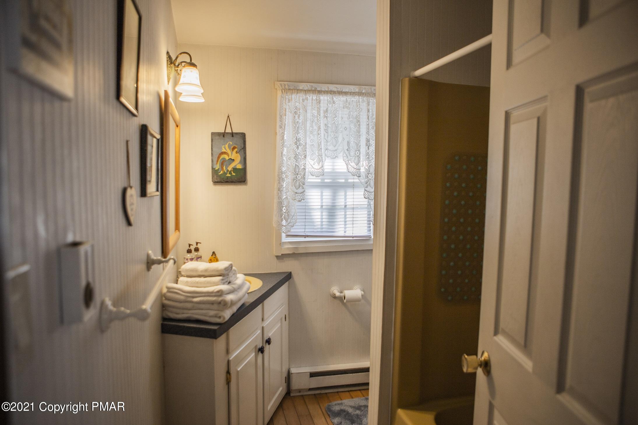 206 Alpine Lake Road Henryville, PA 18332 - Photo 15 of 41 bathroom1
