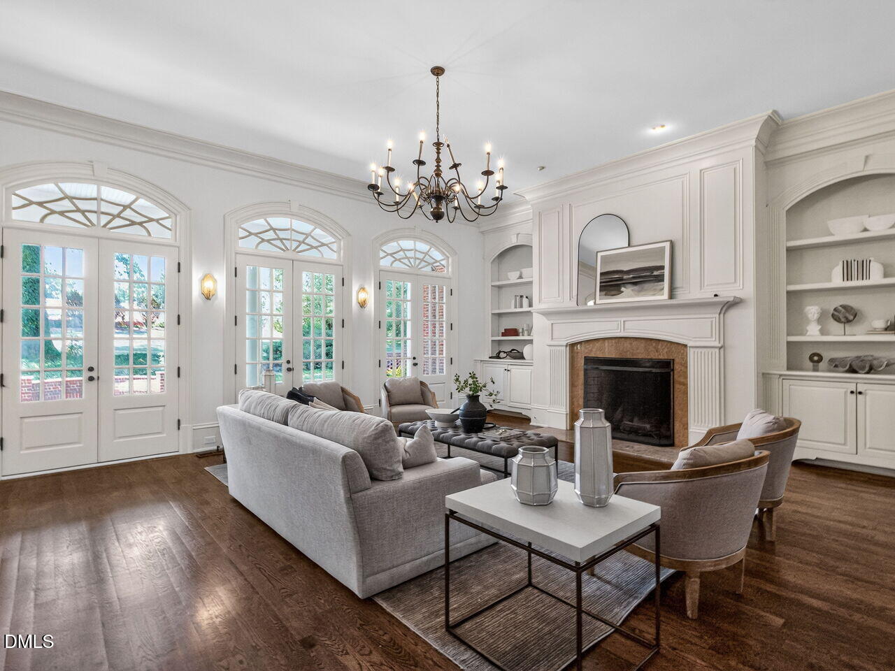 3309 White Oak Road Raleigh, NC 27609 - Photo 15 of 47 039-1280x960-family-room