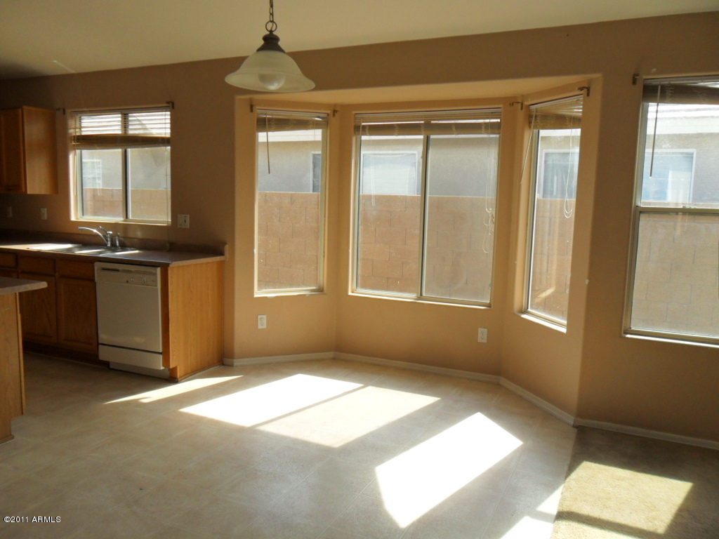 8221 West Papago Street Phoenix, AZ 85043 - Photo 12 of 25 023-193264 - Dining Area