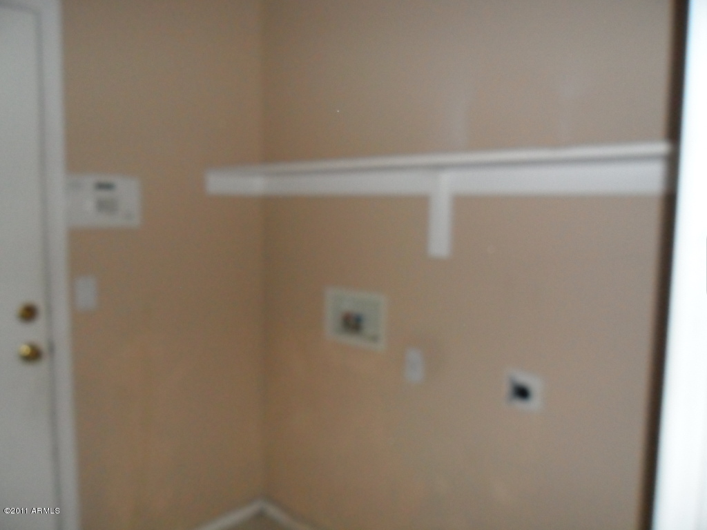8221 West Papago Street Phoenix, AZ 85043 - Photo 19 of 25 023-193264 - Laundry Room