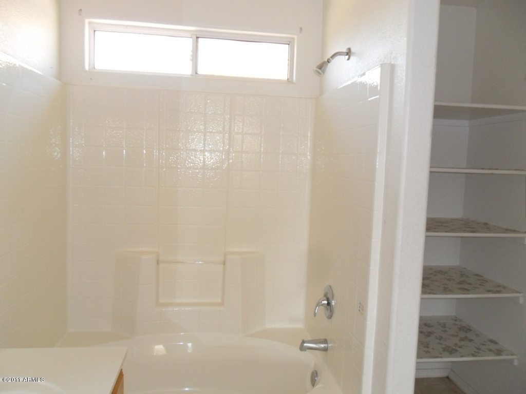 8221 West Papago Street Phoenix, AZ 85043 - Photo 20 of 25 023-193264 - Master Bathroom 2