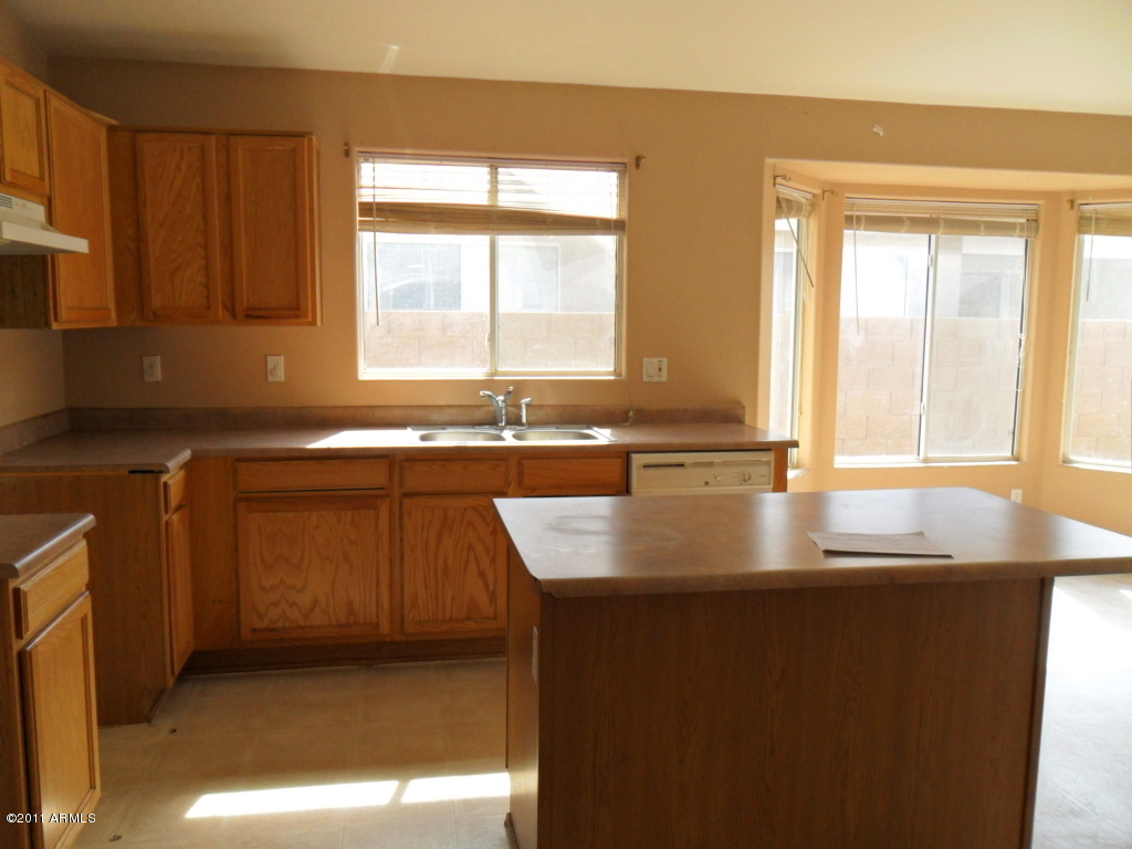 8221 West Papago Street Phoenix, AZ 85043 - Photo 7 of 25 023-193264 (9)