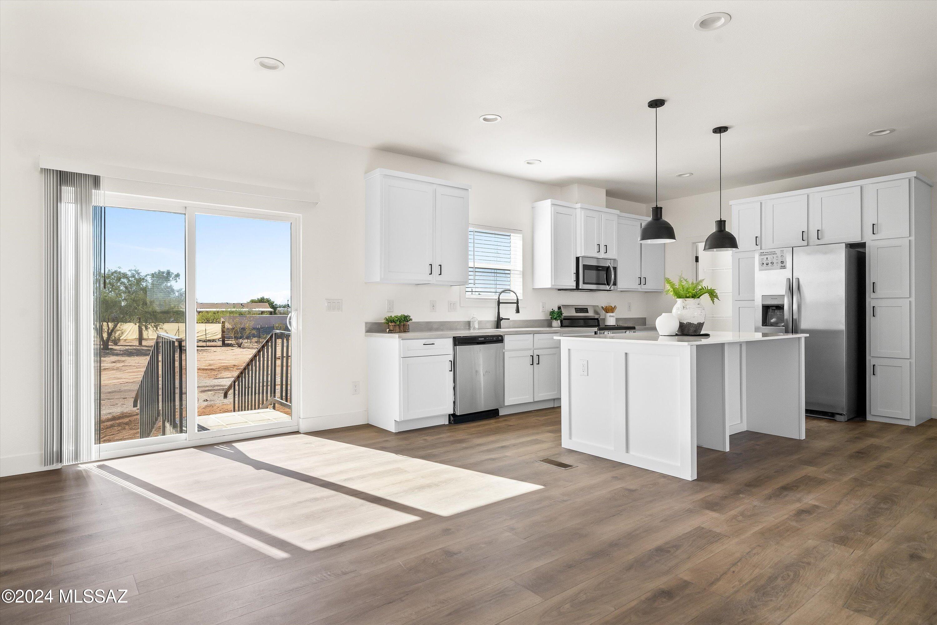 12486 West Picture Rocks Road Tucson, AZ 85743 - Photo 6 of 27 07-Kitchen & Dining