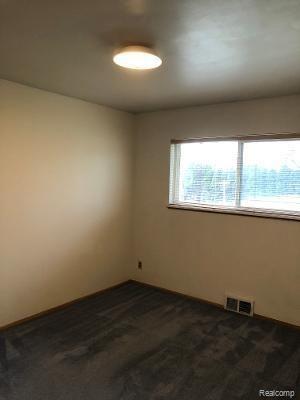 8187 Busch Street Center Line, MI 48015 - Photo 6 of 22