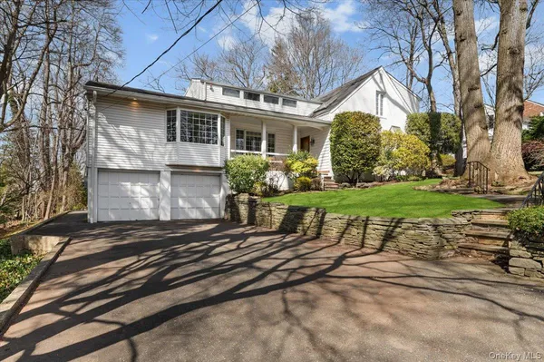 $1,999,999 | 2 Hickory Hill, Roslyn, NY 11576