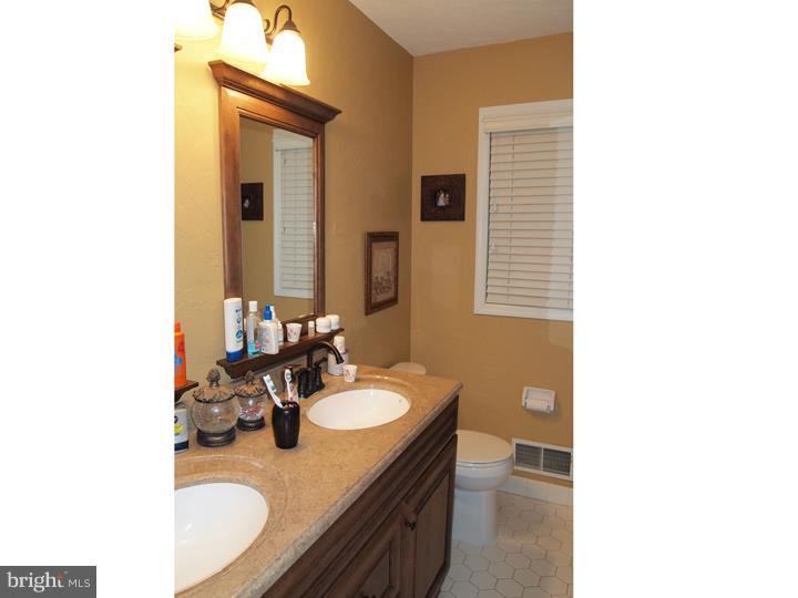 87 Elmont Road Hamilton, NJ 08610 - Photo 17 of 19 Bathroom