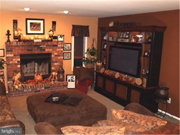 87 Elmont Road Hamilton, NJ 08610 - Photo 9 of 19 Family Room