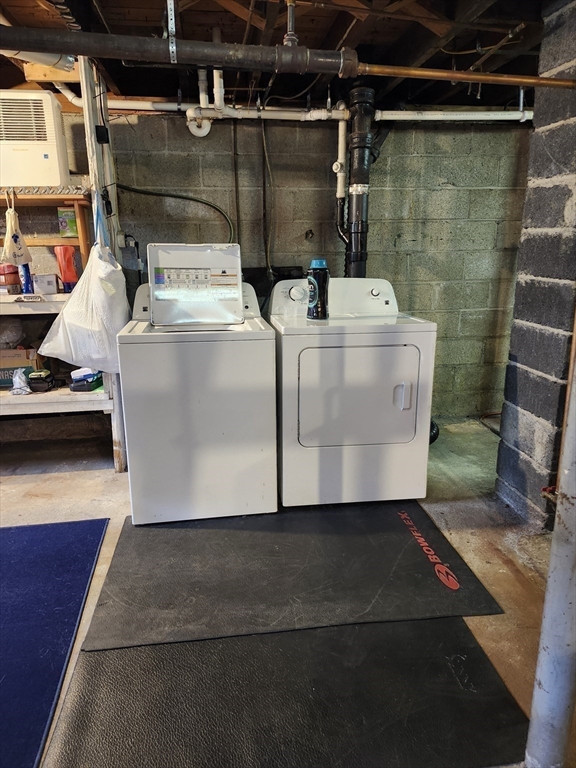 20 Carleton Road Leicester, MA 01542 - Photo 12 of 16 a utility room with dryer and washer