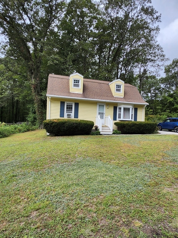 20 Carleton Road Leicester, MA 01542 - Photo 3 of 16 a front view of a house with a yard
