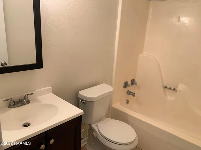 $1,100 | 220 Briarcliff Drive, Youngsville, LA 70592