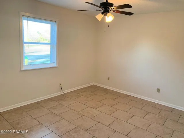 $1,100 | 220 Briarcliff Drive, Youngsville, LA 70592