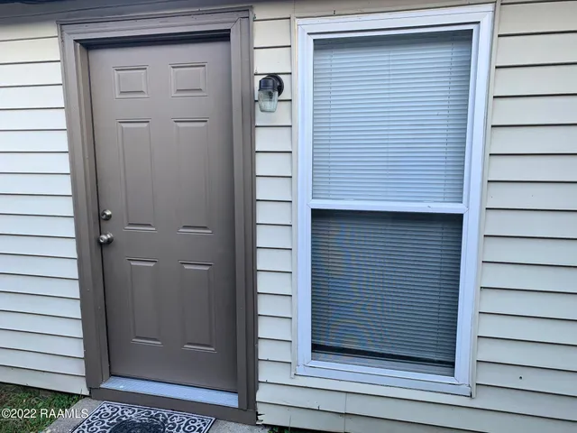 $1,100 | 220 Briarcliff Drive, Youngsville, LA 70592