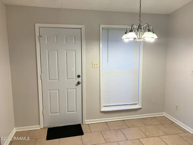 $1,100 | 220 Briarcliff Drive, Youngsville, LA 70592