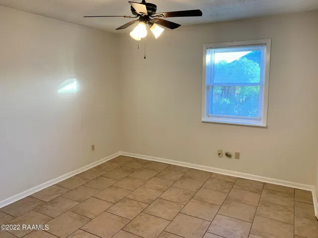 $1,100 | 220 Briarcliff Drive, Youngsville, LA 70592
