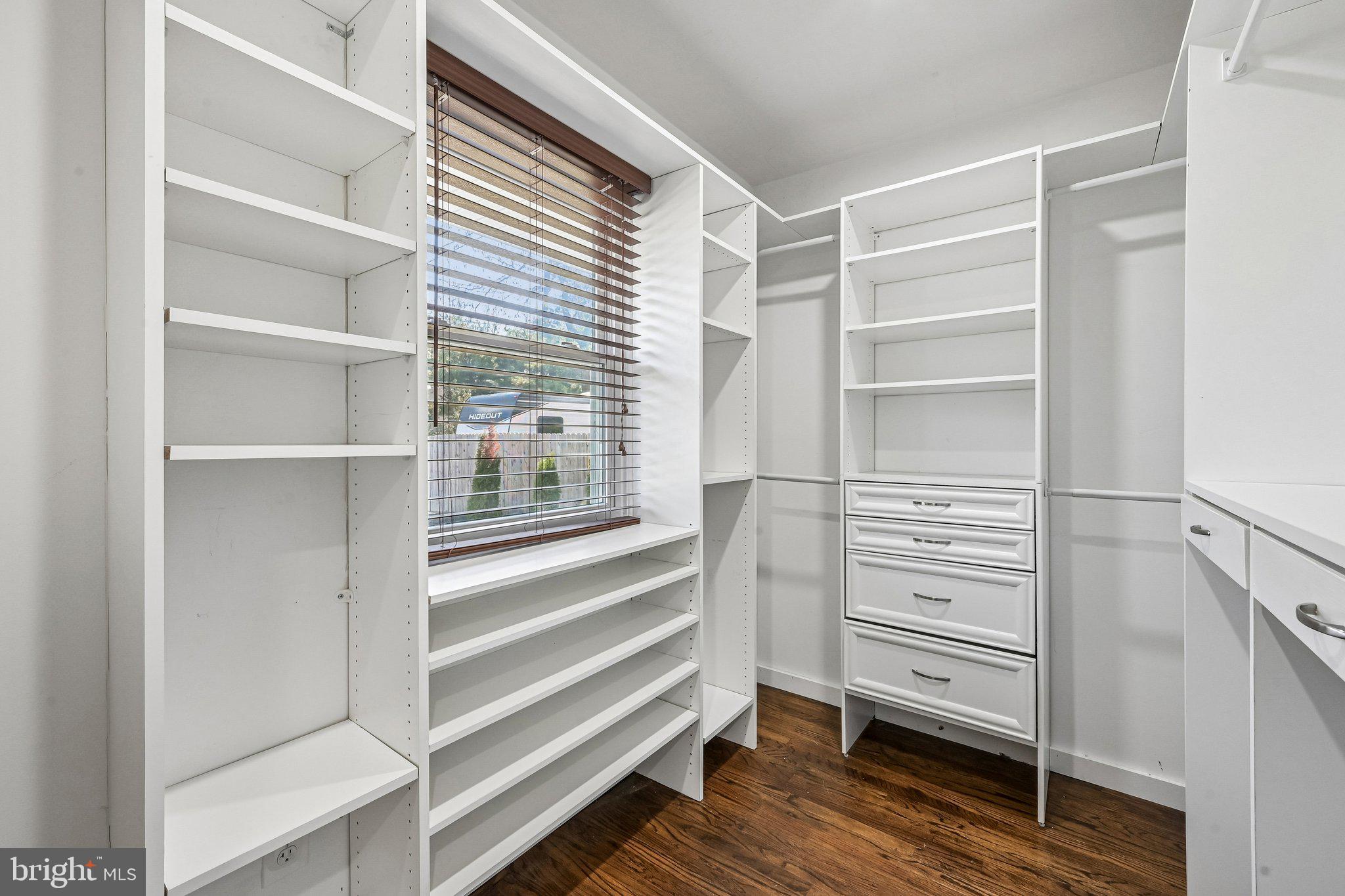 904 Geneva Avenue Delran, NJ 08075 - Photo 15 of 30 a view of walk in closet