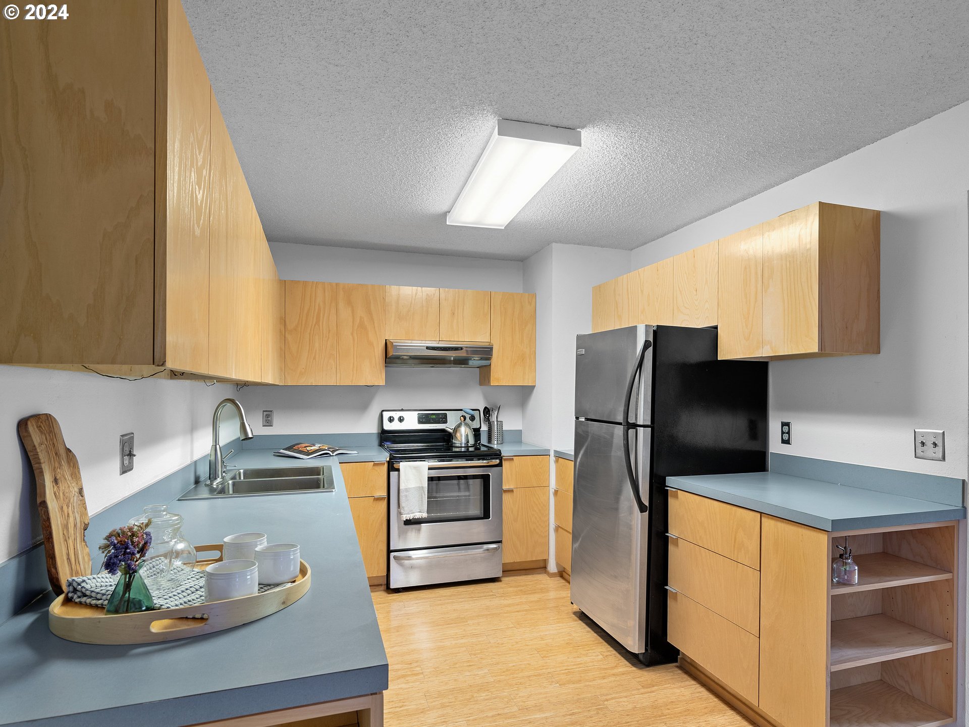 1727 Northeast Multnomah Street, Unit 14 Portland, OR 97232 - Photo 10 of 31 a kitchen with stainless steel appliances granite countertop a sink a stove and refrigerator