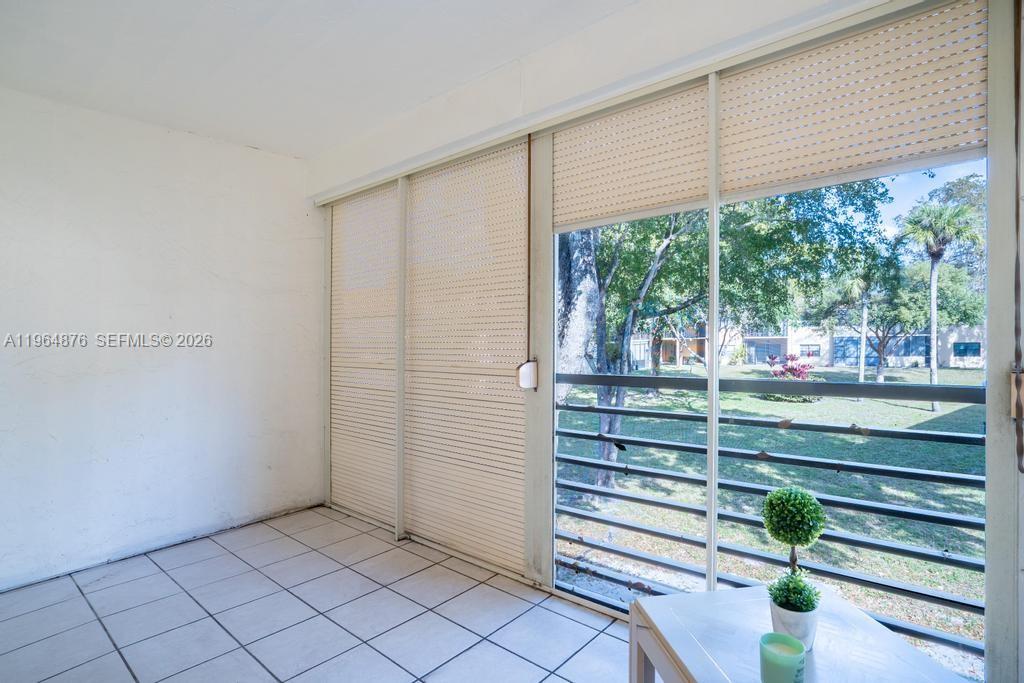 250 Gate Road, Unit 257 Hollywood, FL 33024 - Photo 33 of 49 Screened
