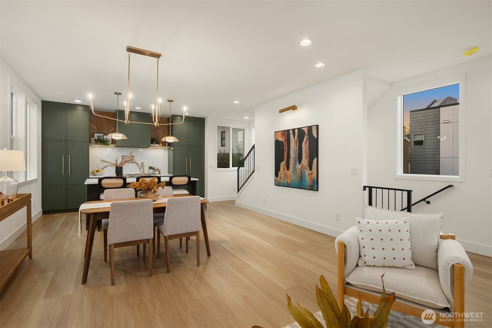 920 34th Avenue, Unit B Seattle, WA 98122 - Photo 17 of 38 a dining room with furniture and window
