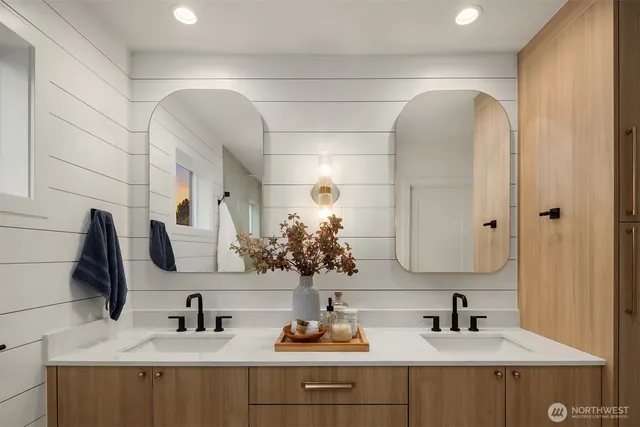 $1,378,950 | 920 34th Avenue, Unit B, Seattle, WA 98122