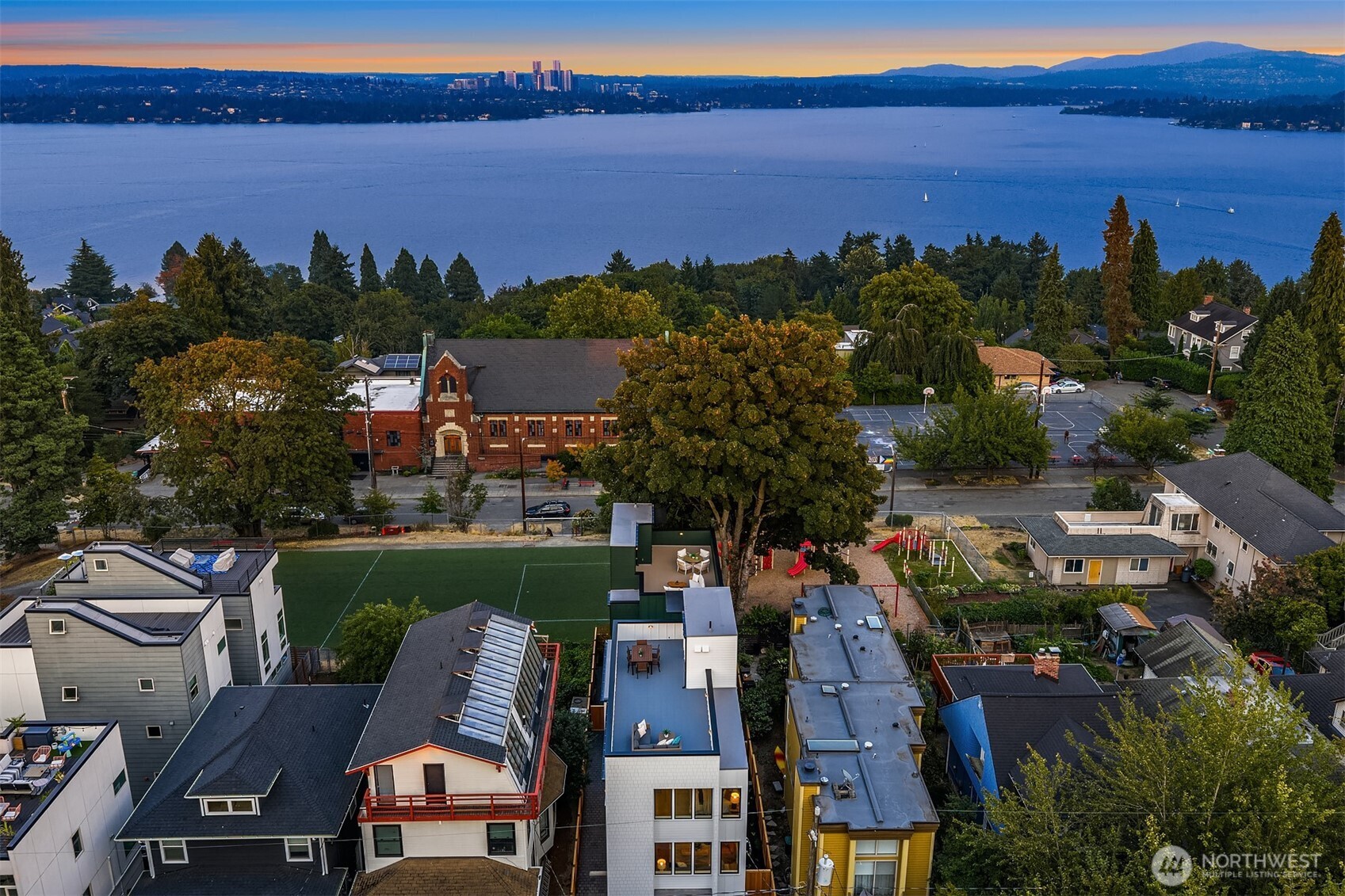 920 34th Avenue, Unit B Seattle, WA 98122 - Photo 31 of 38 a view of city and ocean