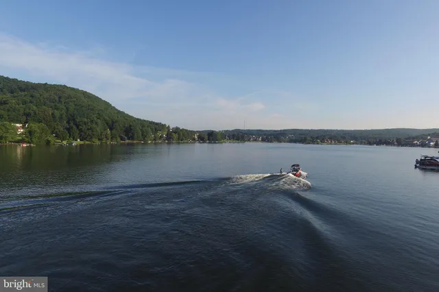 a view of a snow yard