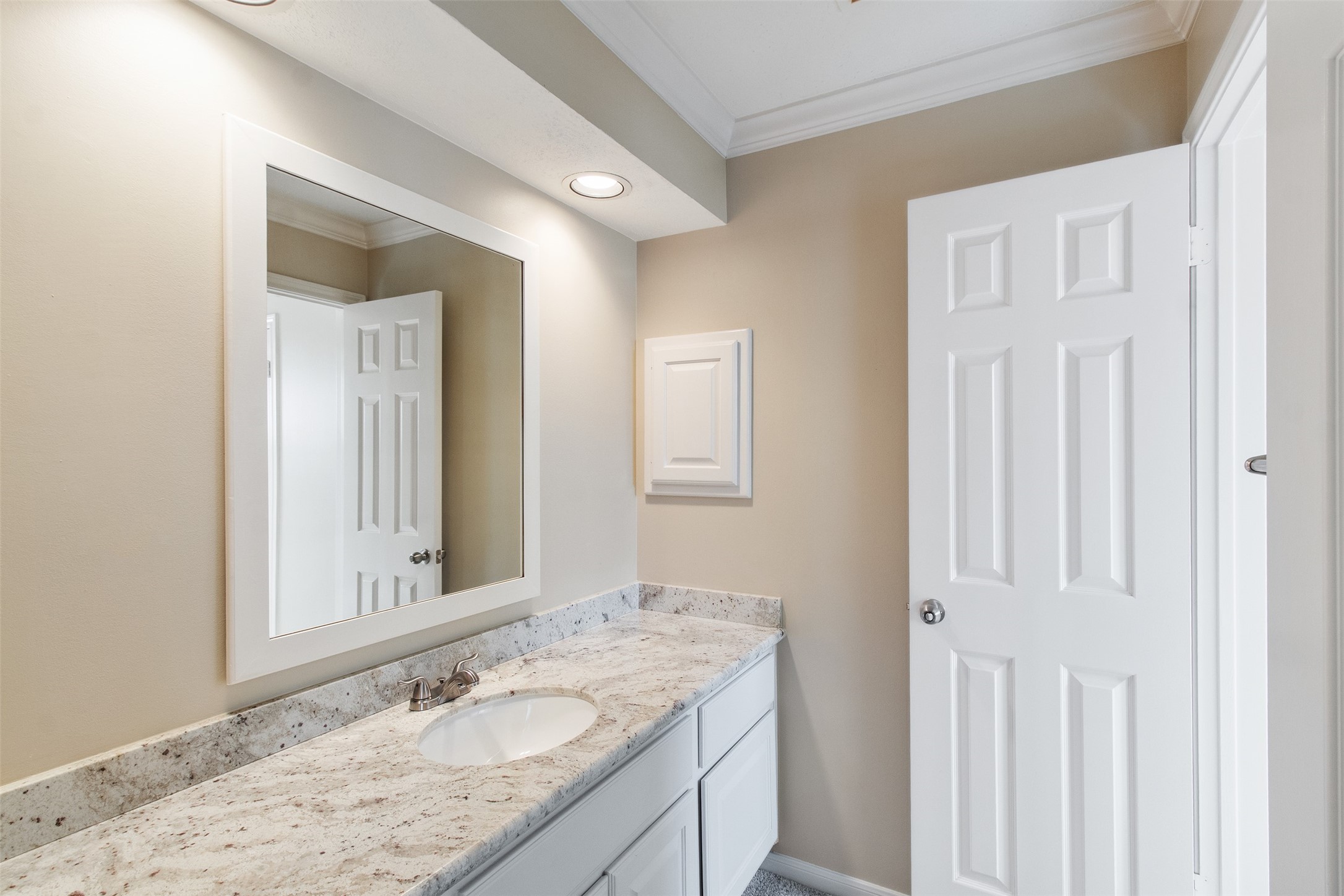 5127 Heathfield Court Houston, TX 77084 - Photo 31 of 37 4th bedroom vanity