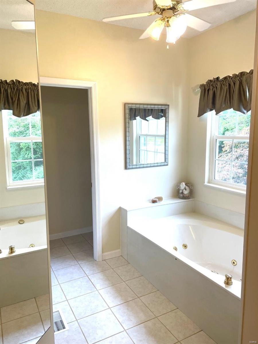 165 Sundown Ridge Maryville, IL 62062 - Photo 12 of 29 Gallery Image 12