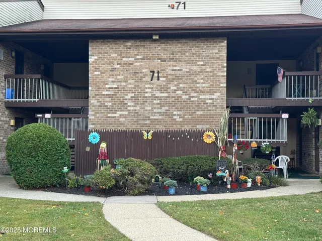 $1,750 | 71 Overlook Way, Unit H, Manalapan, NJ 07726
