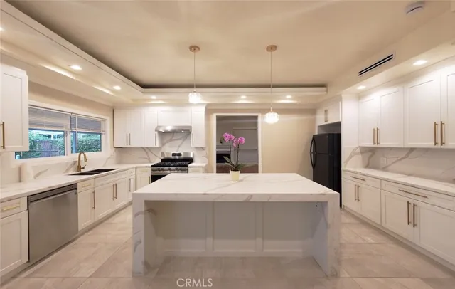 $1,149,000 | 22201 Schoolcraft Street, Canoga Park, CA 91303