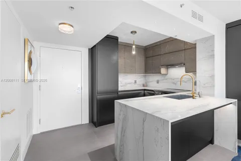 $795,000 | 1800 Sunset Harbour Drive, Unit 2105, Miami Beach, FL 33139