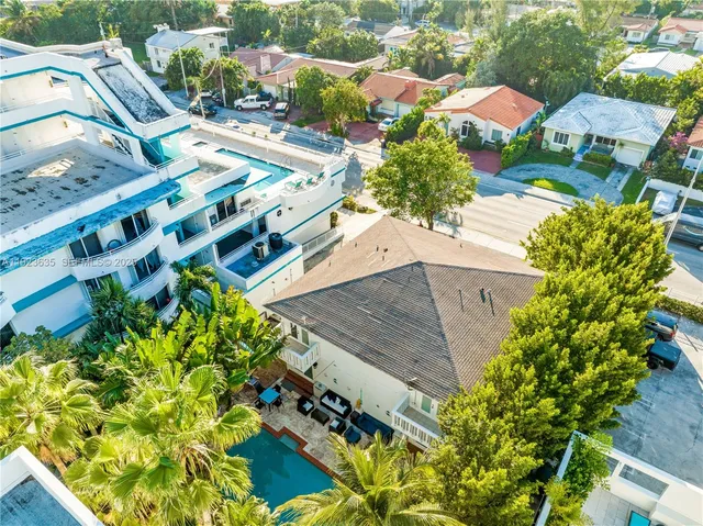 a view of a multi story building