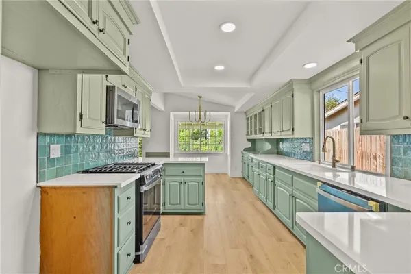 $799,000 | 27837 Bakerton Avenue, Canyon Country, CA 91351