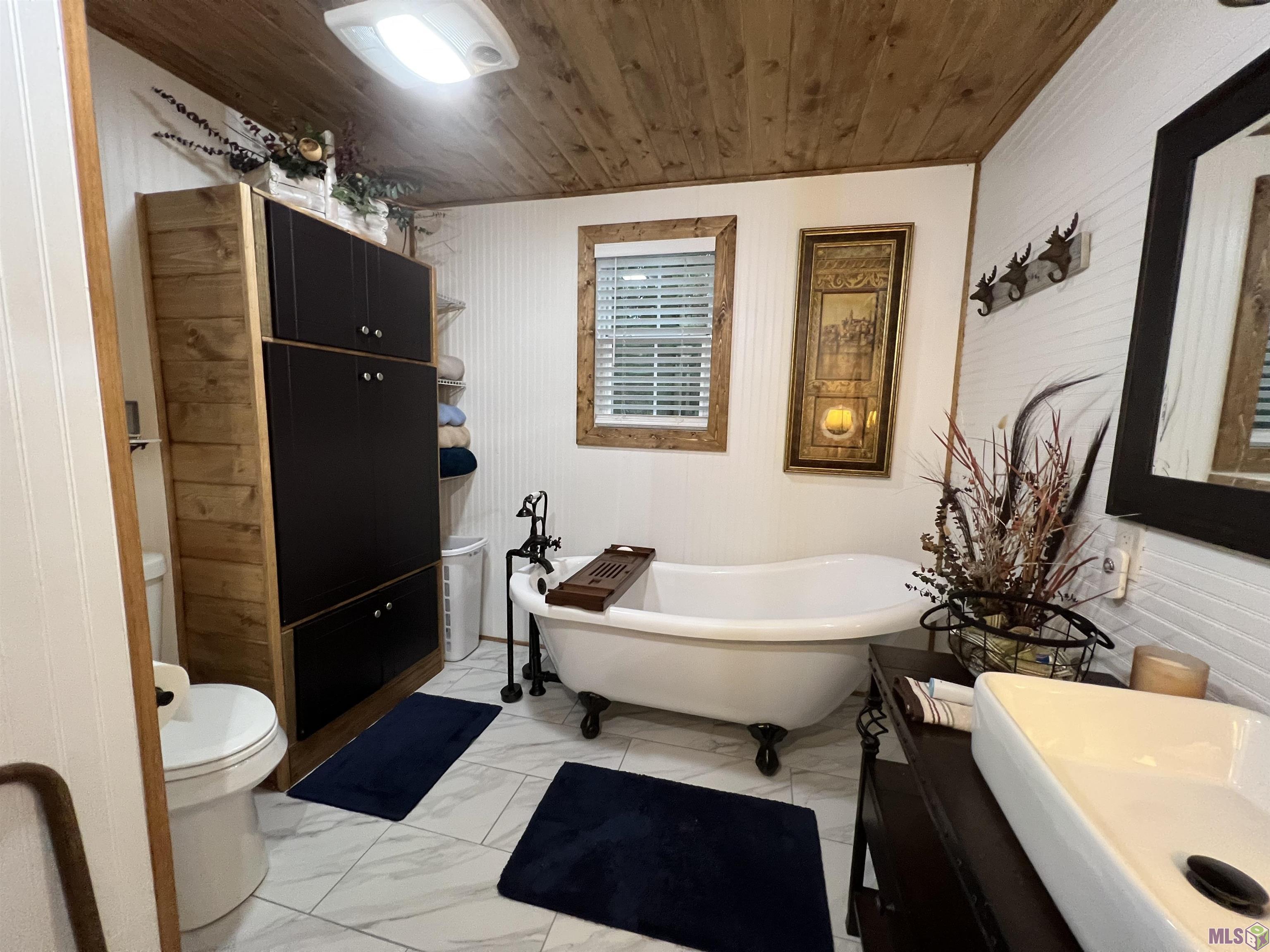 2256 Dawson Road Jackson, LA 70748 - Photo 46 of 46 Cabin Master Bathroom