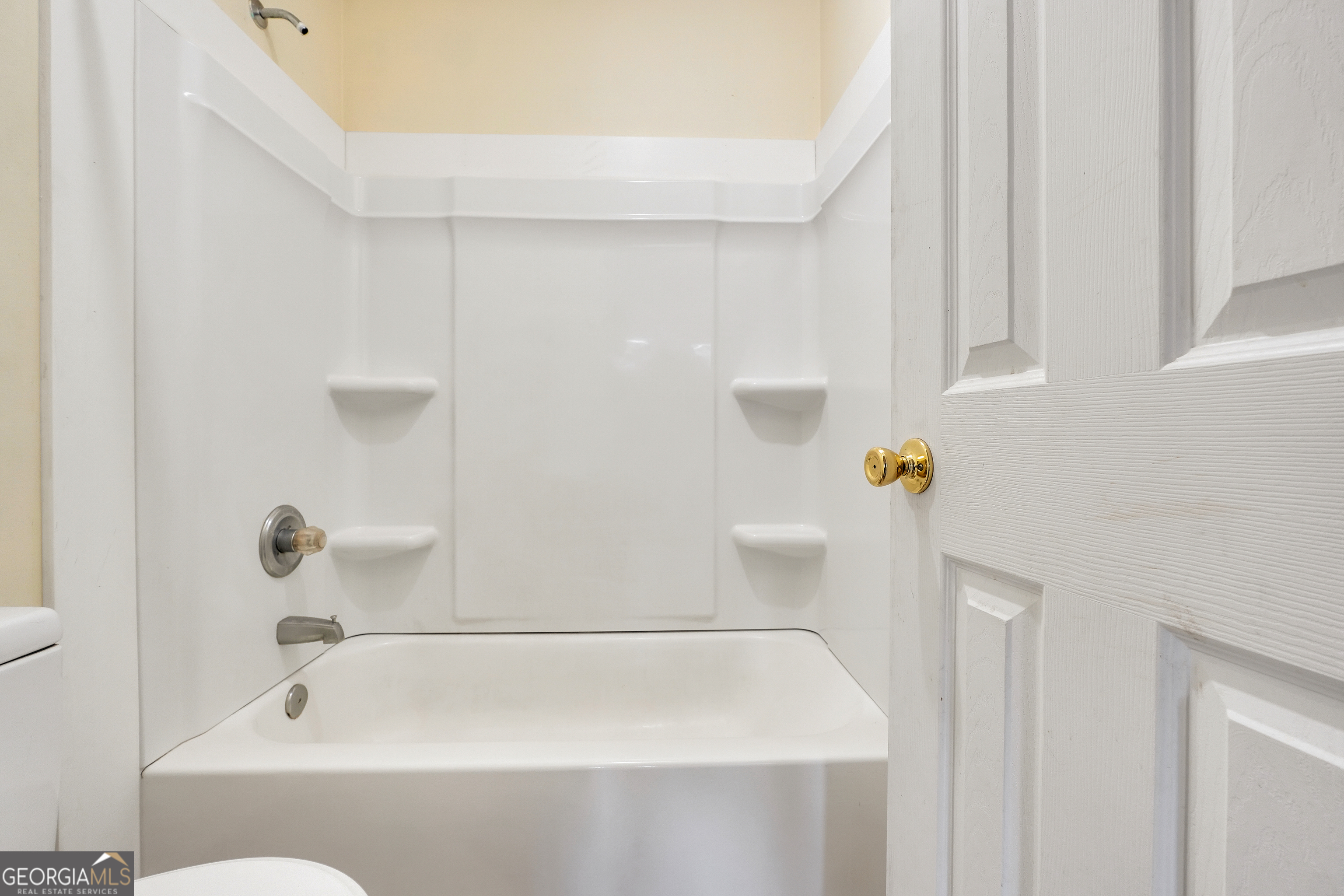 119 Bagley Road Forsyth, GA 31029 - Photo 32 of 36 a bathroom with a bathtub