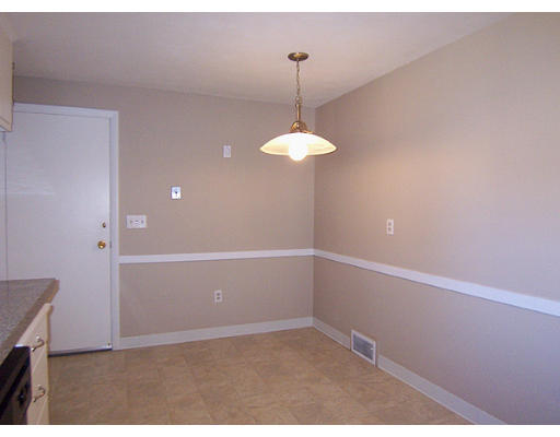 62 Endecott Street Springfield, MA 01118 - Photo 3 of 10