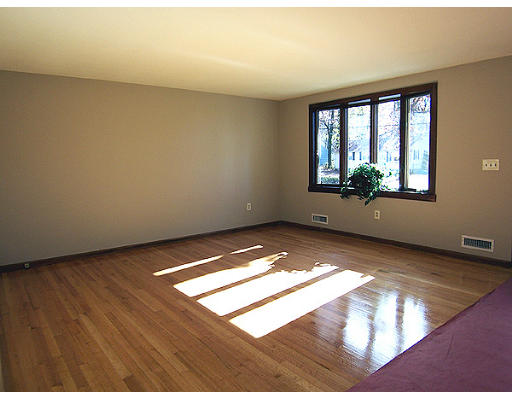 62 Endecott Street Springfield, MA 01118 - Photo 4 of 10