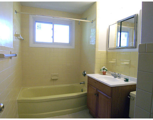 62 Endecott Street Springfield, MA 01118 - Photo 5 of 10