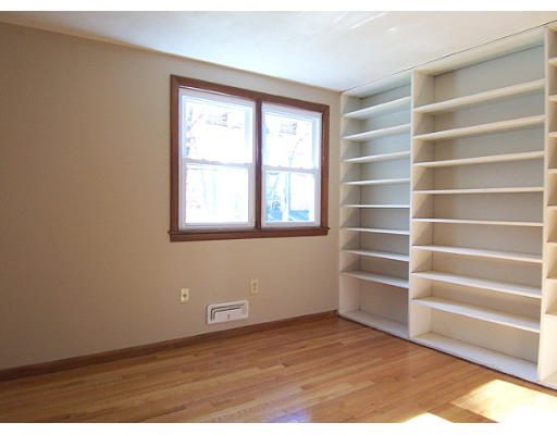 62 Endecott Street Springfield, MA 01118 - Photo 8 of 10