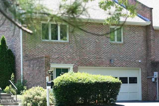 $329,000 | 505 Selkirk Drive, Maryville, TN 37803