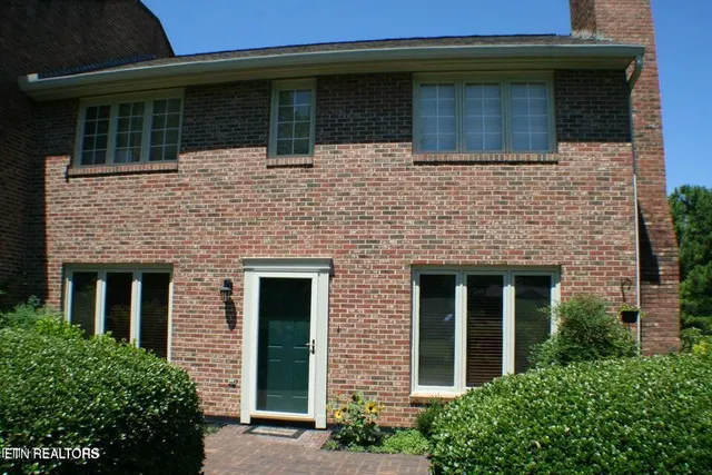 $329,000 | 505 Selkirk Drive, Maryville, TN 37803