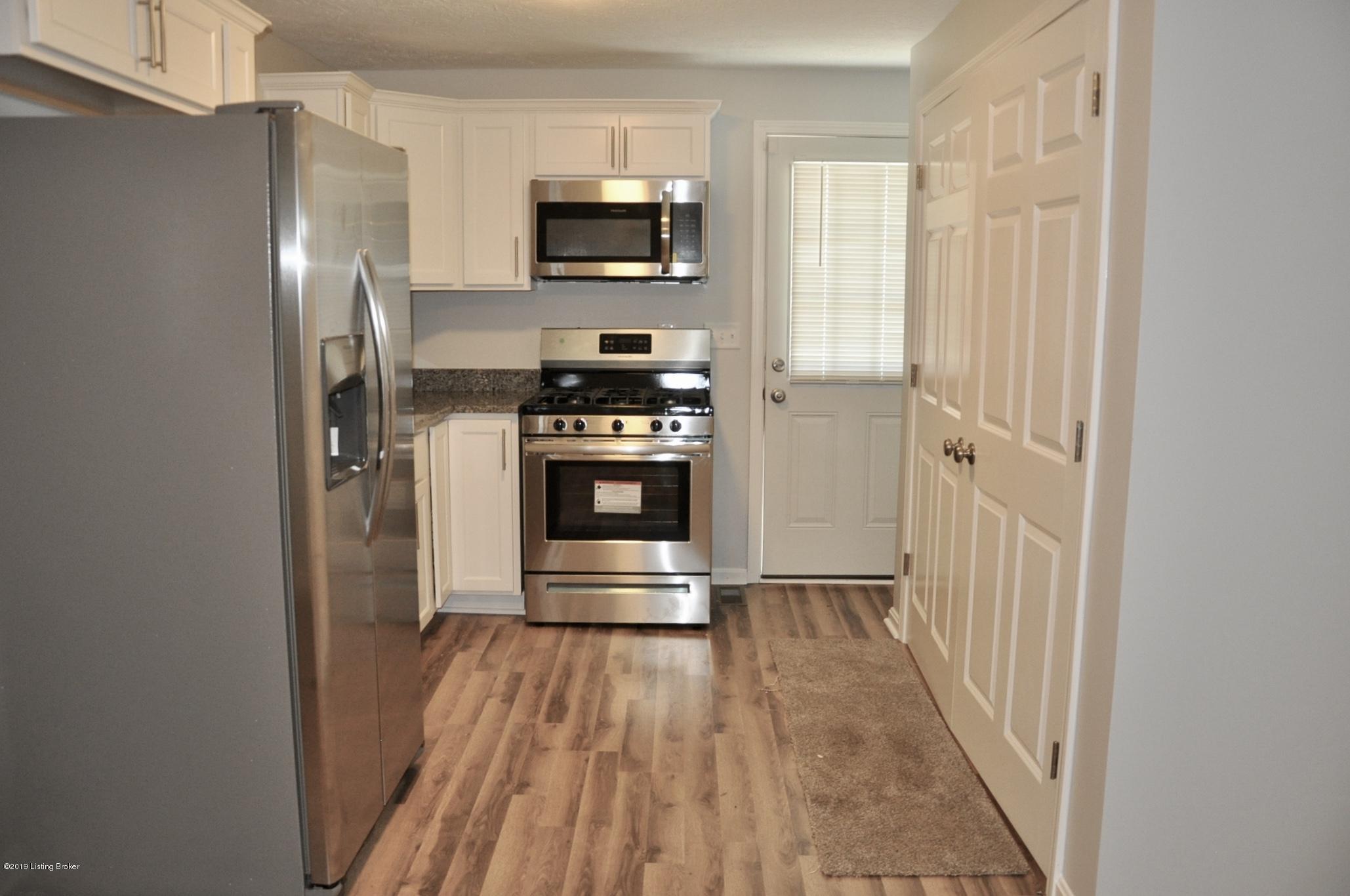 6512 Delton Road Louisville, KY 40258 - Photo 11 of 35 new stainless appliances!