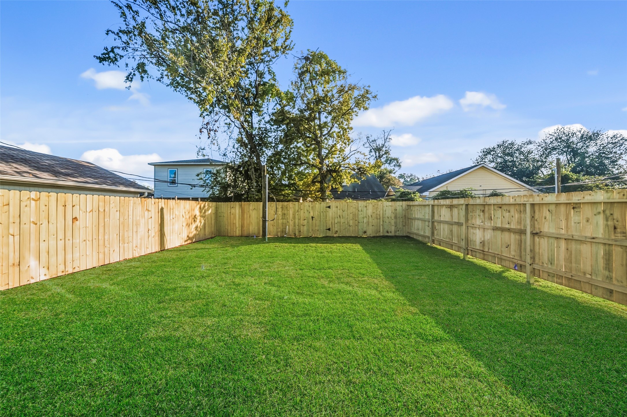 3424 Elser Street Houston, TX 77009 - Photo 2 of 36 a view of an backyard with a garden