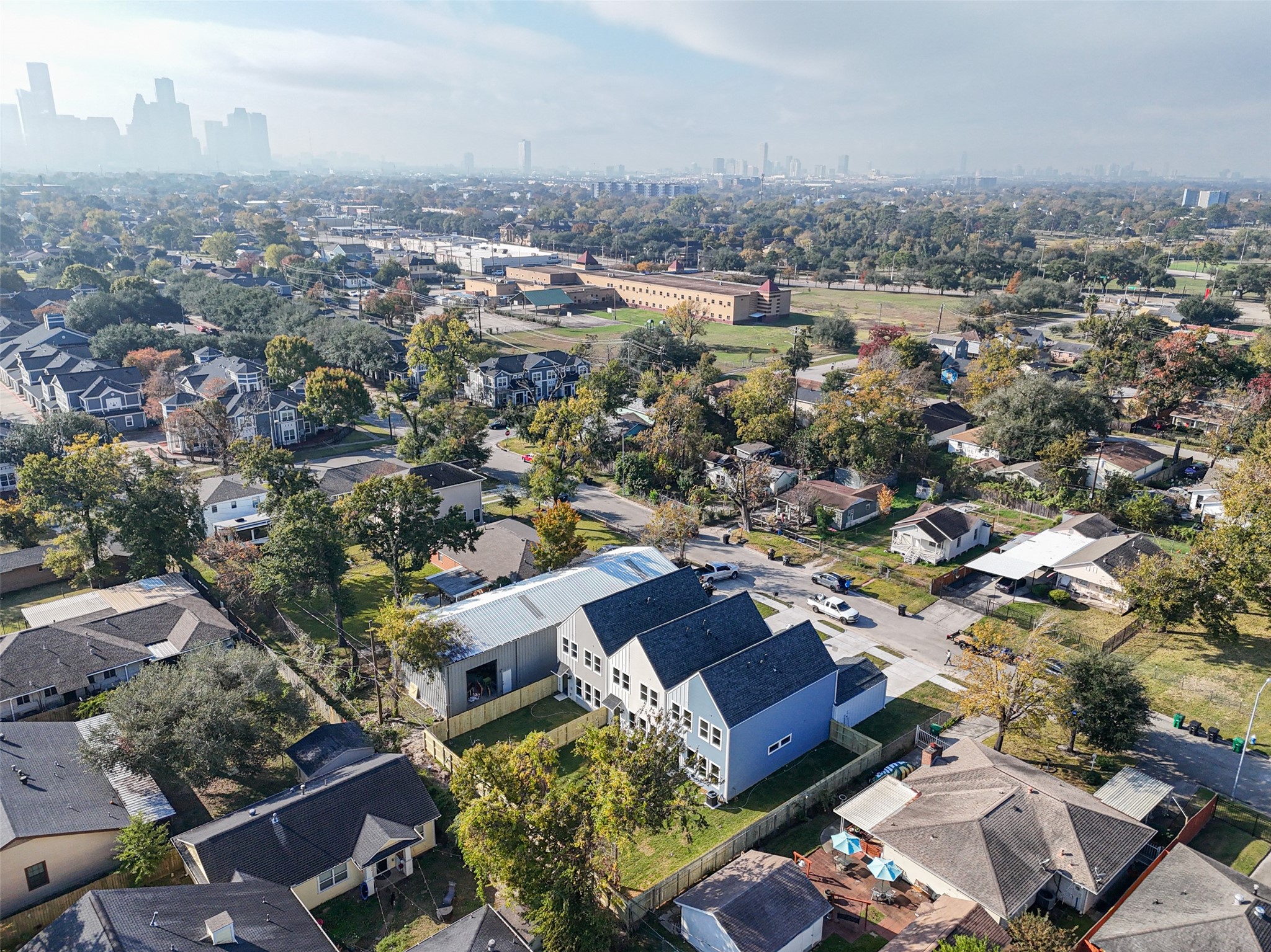 3424 Elser Street Houston, TX 77009 - Photo 29 of 36 an aerial view of a city with lots of residential buildings