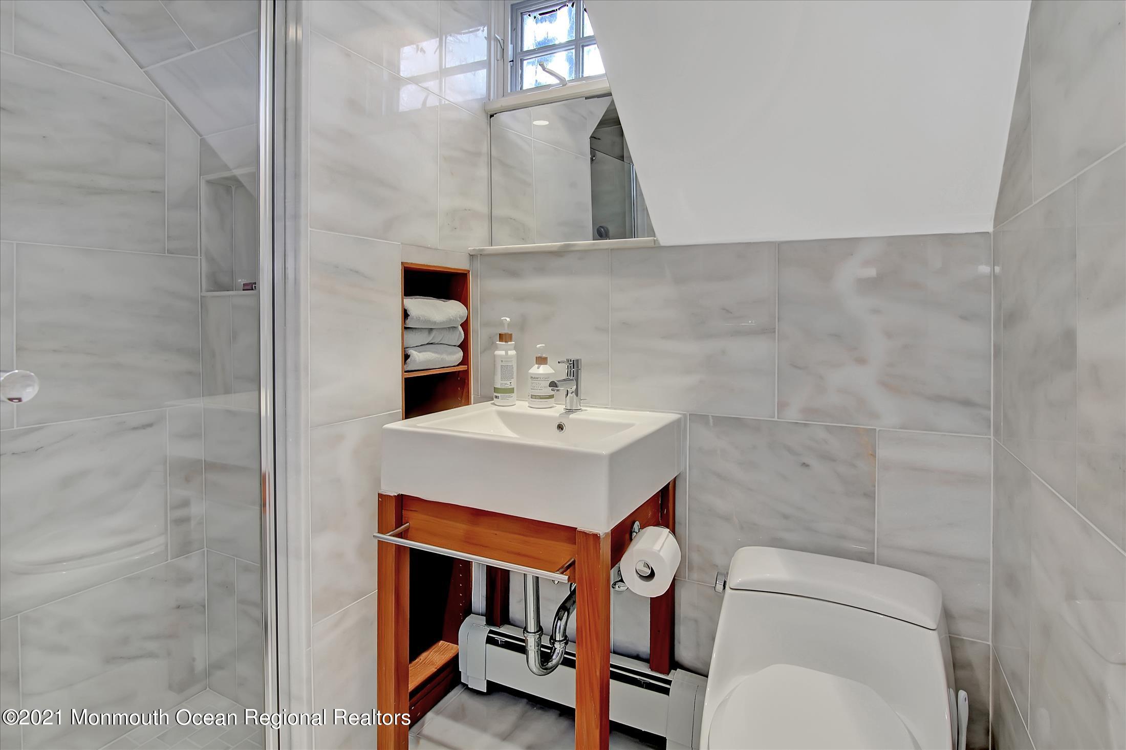 170 Richdale Road Colts Neck, NJ 07722 - Photo 25 of 30 Bathroom