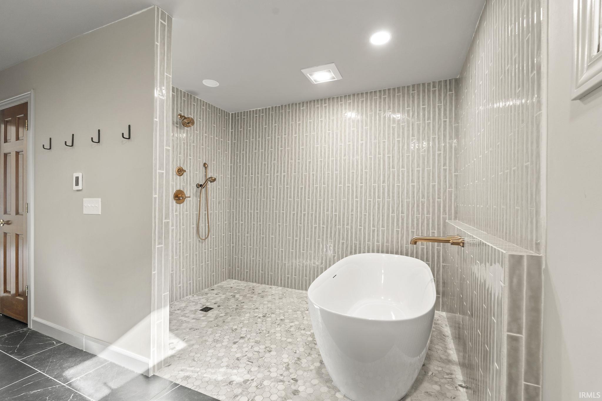 6323 Bittersweet Lakes Run Fort Wayne, IN 46814 - Photo 11 of 36