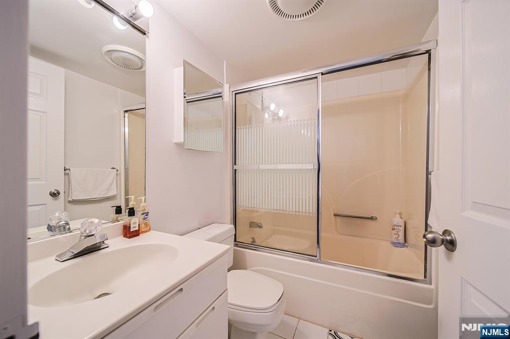 38 Moonachie Road, Unit 402 Hackensack, NJ 07601 - Photo 14 of 27