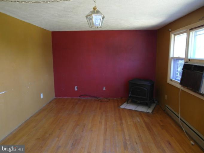 950 Pious Ridge Road Berkeley Springs, WV 25411 - Photo 23 of 30 Family Room