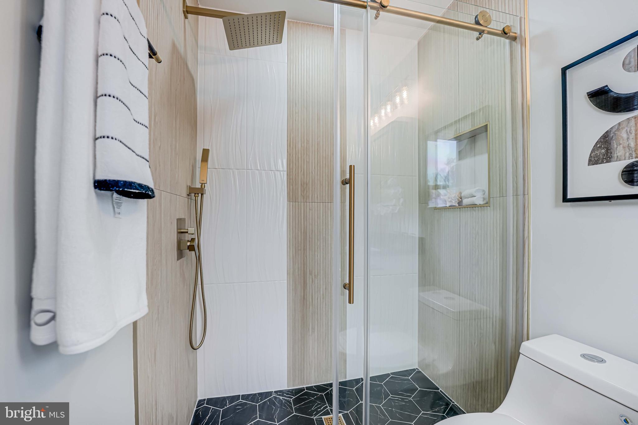 8643 Gateshead Road Alexandria, VA 22309 - Photo 20 of 40 a bathroom with a shower and toilet