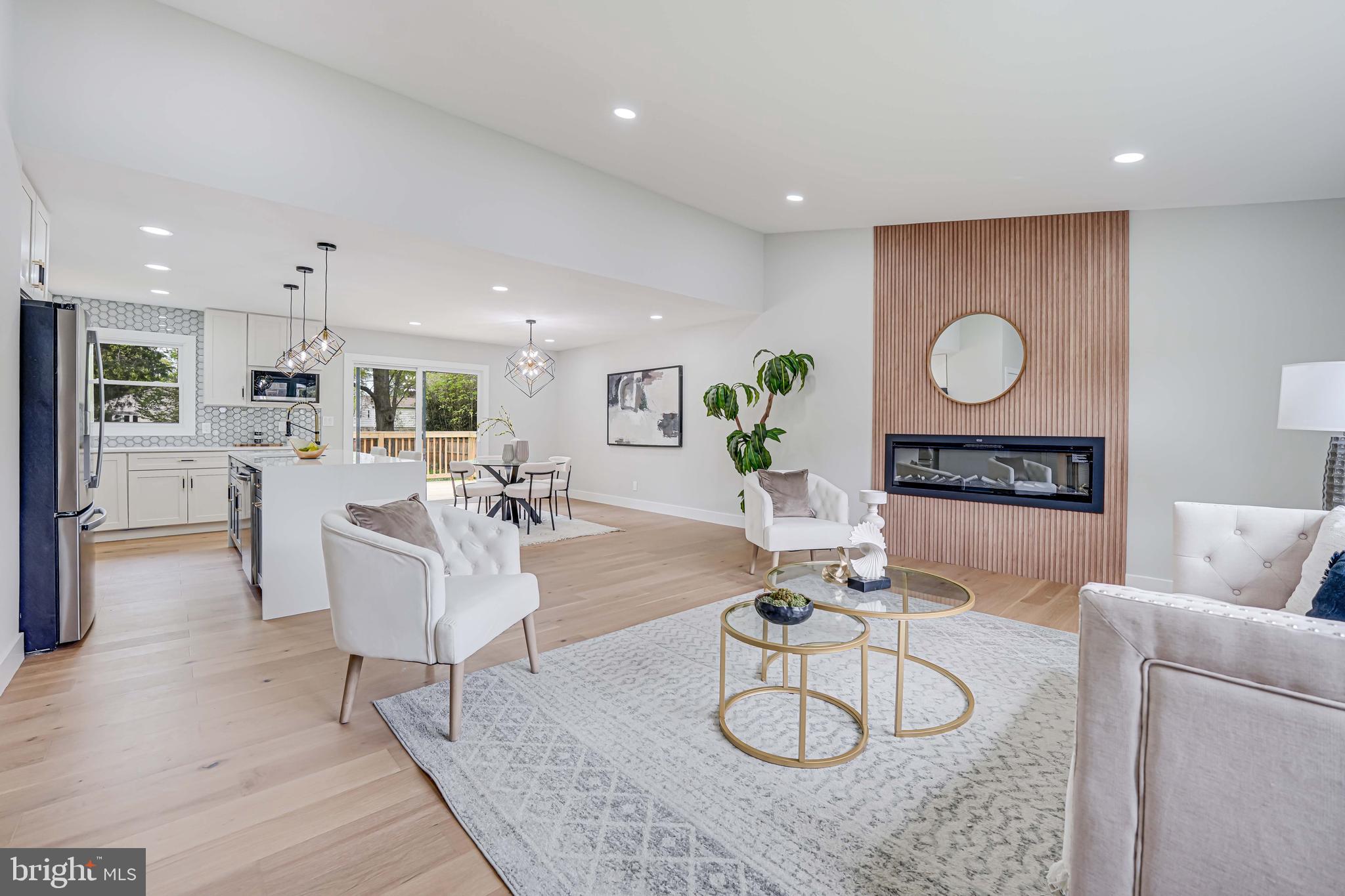 8643 Gateshead Road Alexandria, VA 22309 - Photo 4 of 40 a living room with furniture potted plant and white walls