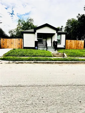 $1,900 | 3719 Meadow Street, Dallas, TX 75215